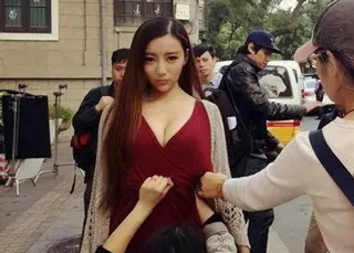 来给你看个宝贝 人家撒贝宁结婚是他的事